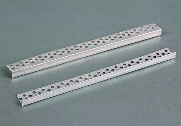 Paraspigolo cartongesso a l forato martellinato in lamiera zincata akifix 14 x 22 mm x 3 m