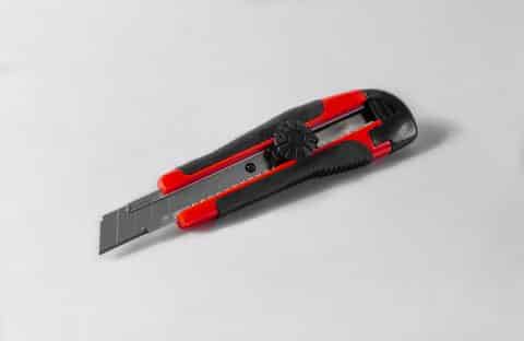 Cutter professionale in abs gommato con rotella lama 18 mm